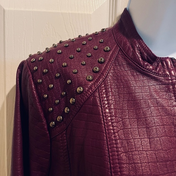 V Cristina Beautiful embossed leather jacket - Picture 6 of 15